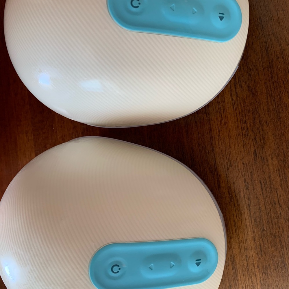 Willow breast pumps and accessories